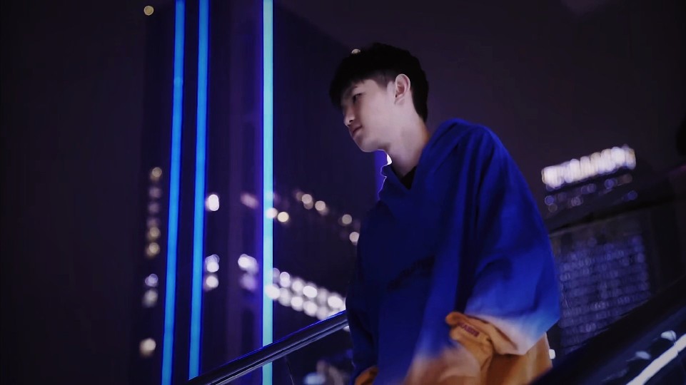 核心主题是